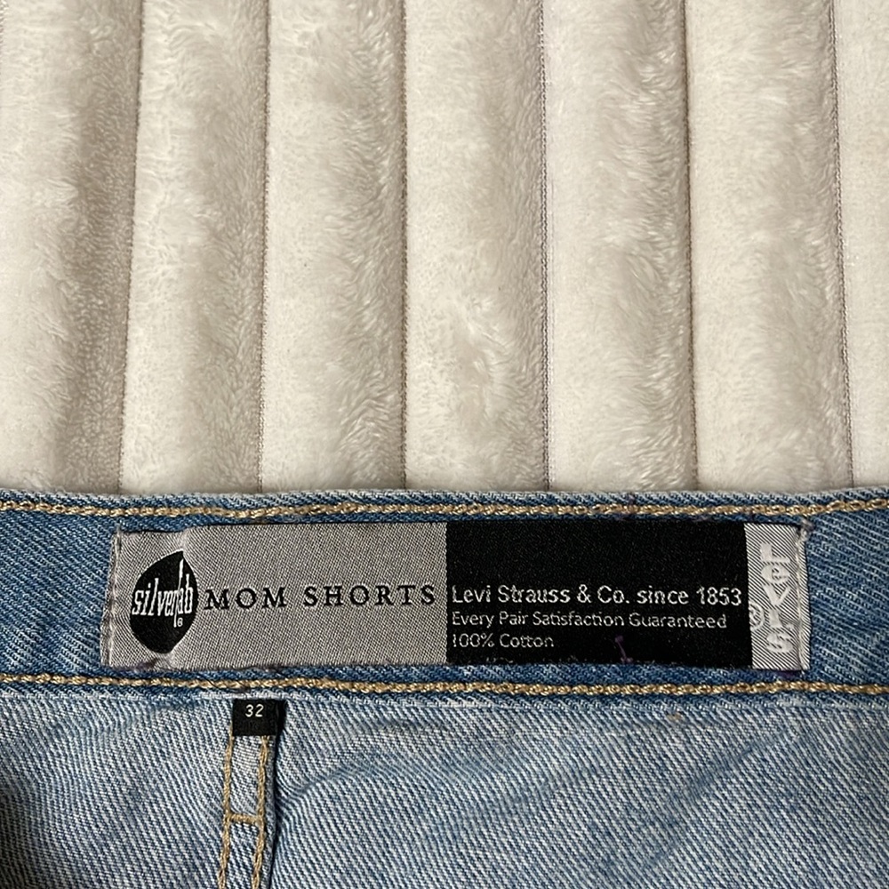 Levis SilverTab Mom Short | Size 32 - Picture 13 of 13